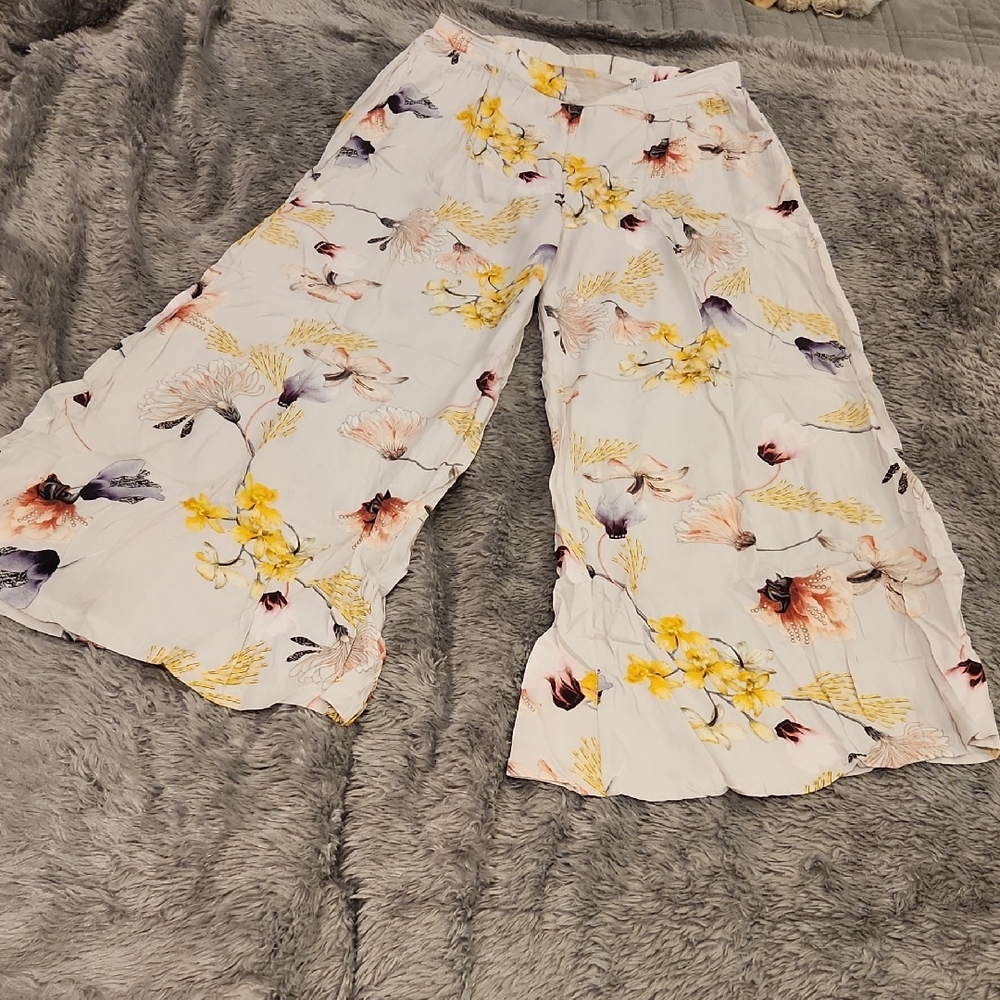 Jaase Floral Wide Leg Pants - White, Yellow, Purple Size M!